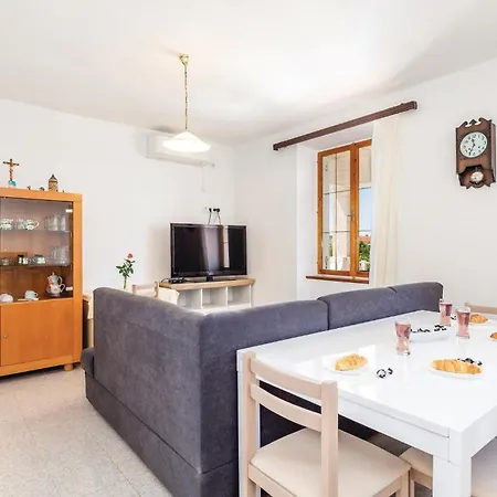 2 Bedroom Gorgeous In Barbat Apartment Barbat na Rabu