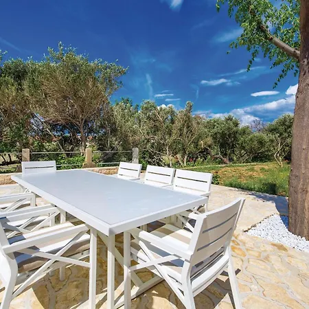Apartment 2 Bedroom Gorgeous In Barbat Barbat na Rabu
