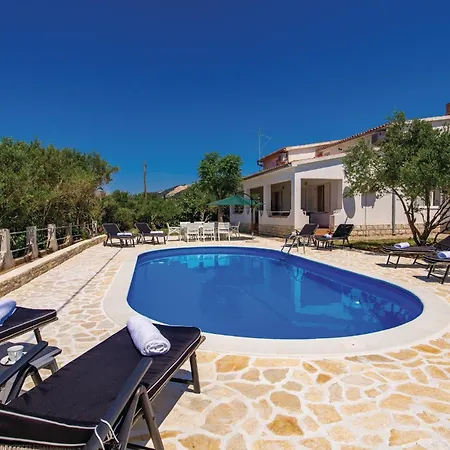 2 Bedroom Gorgeous In Barbat * Barbat na Rabu