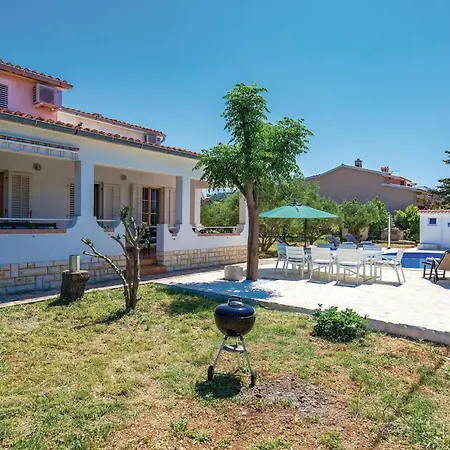 2 Bedroom Gorgeous In Barbat *