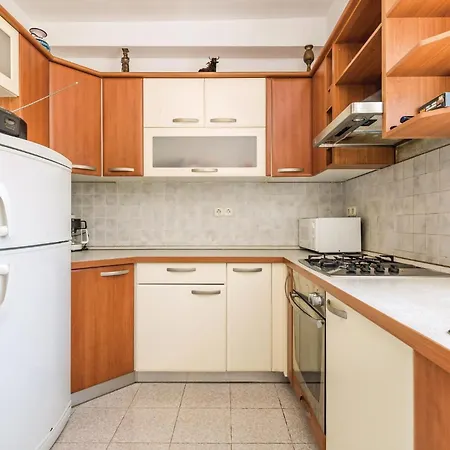 2 Bedroom Gorgeous In Barbat Barbat na Rabu