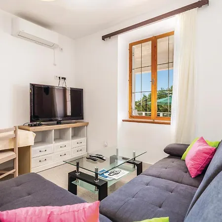2 Bedroom Gorgeous In Barbat Apartman