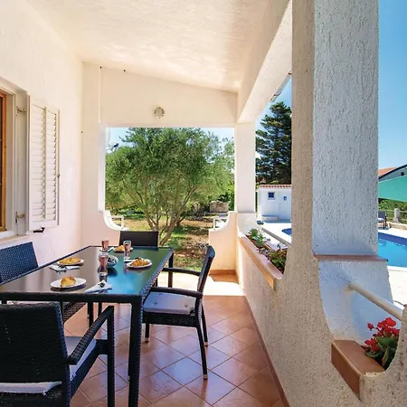 2 Bedroom Gorgeous In Barbat Apartment Barbat na Rabu