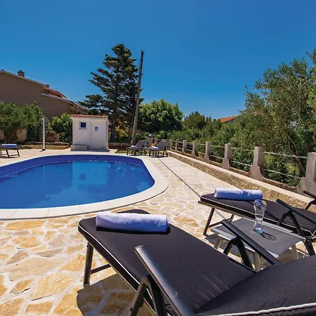 2 Bedroom Gorgeous In Barbat Apartment Barbat na Rabu
