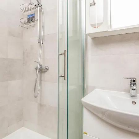 2 Bedroom Gorgeous In Barbat * Barbat na Rabu