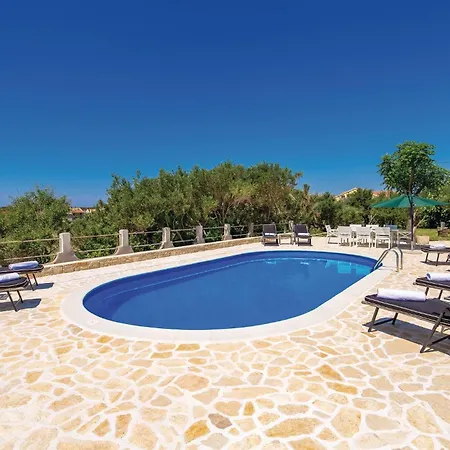 2 Bedroom Nice Apartment In Barbat Barbat na Rabu