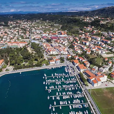 2 Bedroom Gorgeous In Barbat Barbat na Rabu