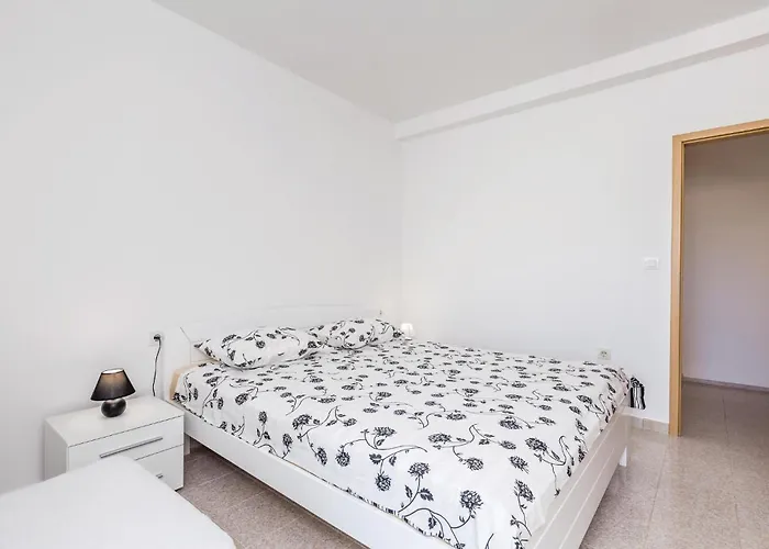 2 Bedroom Gorgeous In Barbat 아파트