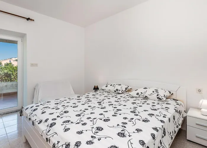 2 Bedroom Gorgeous In Barbat 아파트 Barbat na Rabu