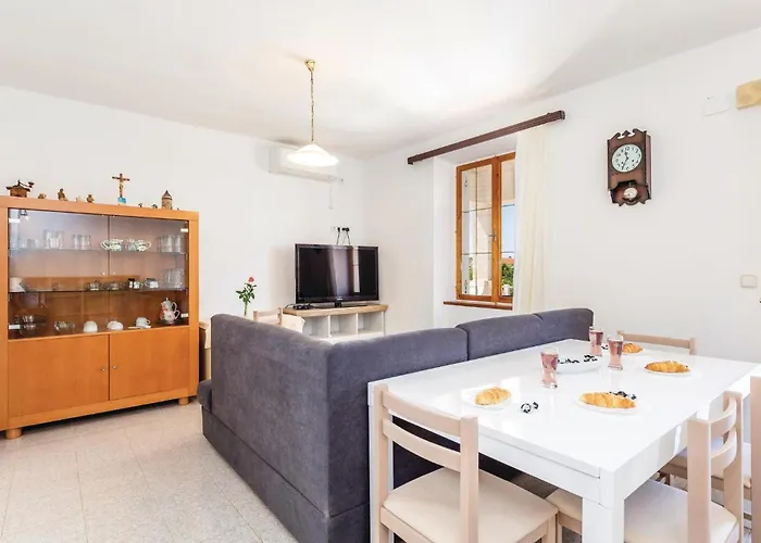 2 Bedroom Gorgeous In Barbat 아파트 Barbat na Rabu