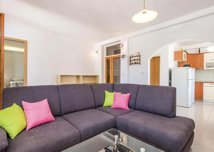 2 Bedroom Gorgeous In Barbat *