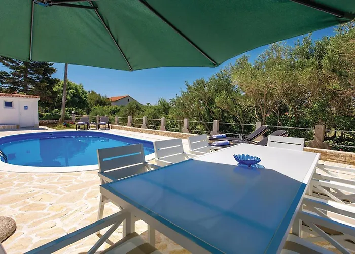 2 Bedroom Gorgeous In Barbat