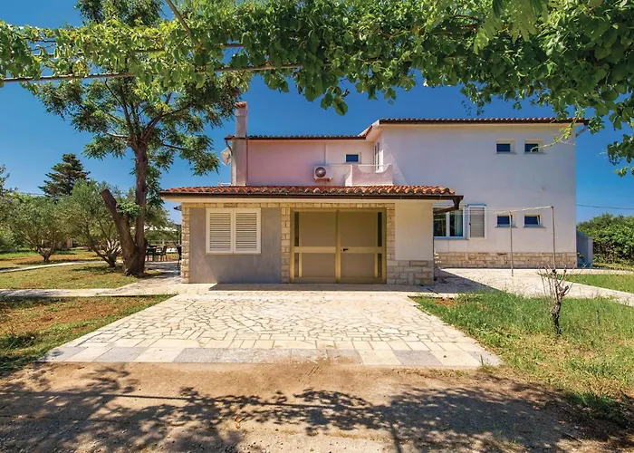 2 Bedroom Gorgeous In Barbat