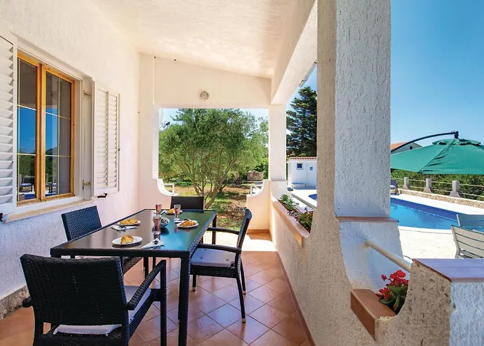2 Bedroom Gorgeous In Barbat 아파트 Barbat na Rabu